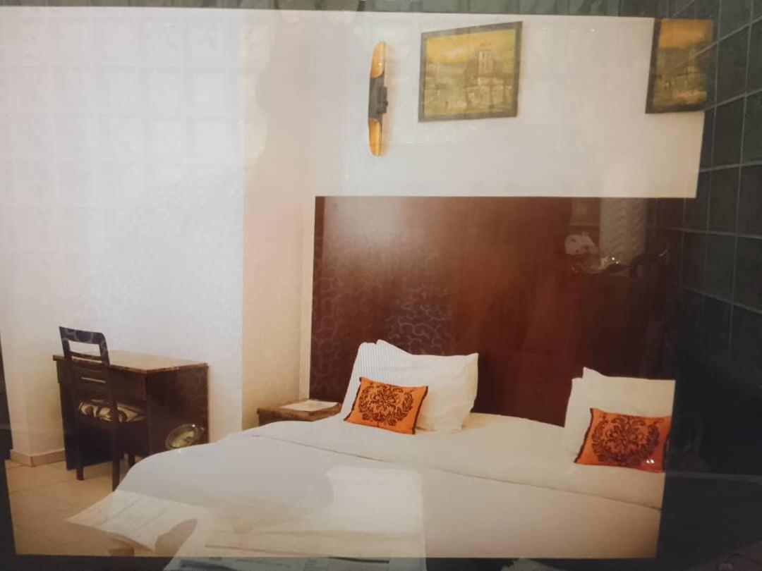 Diamond Lane Hotel Абуджа Экстерьер фото
