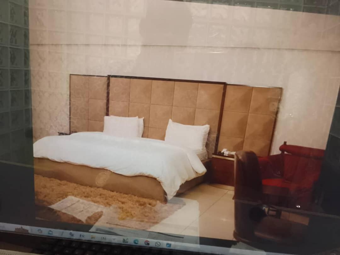 Diamond Lane Hotel Абуджа Экстерьер фото