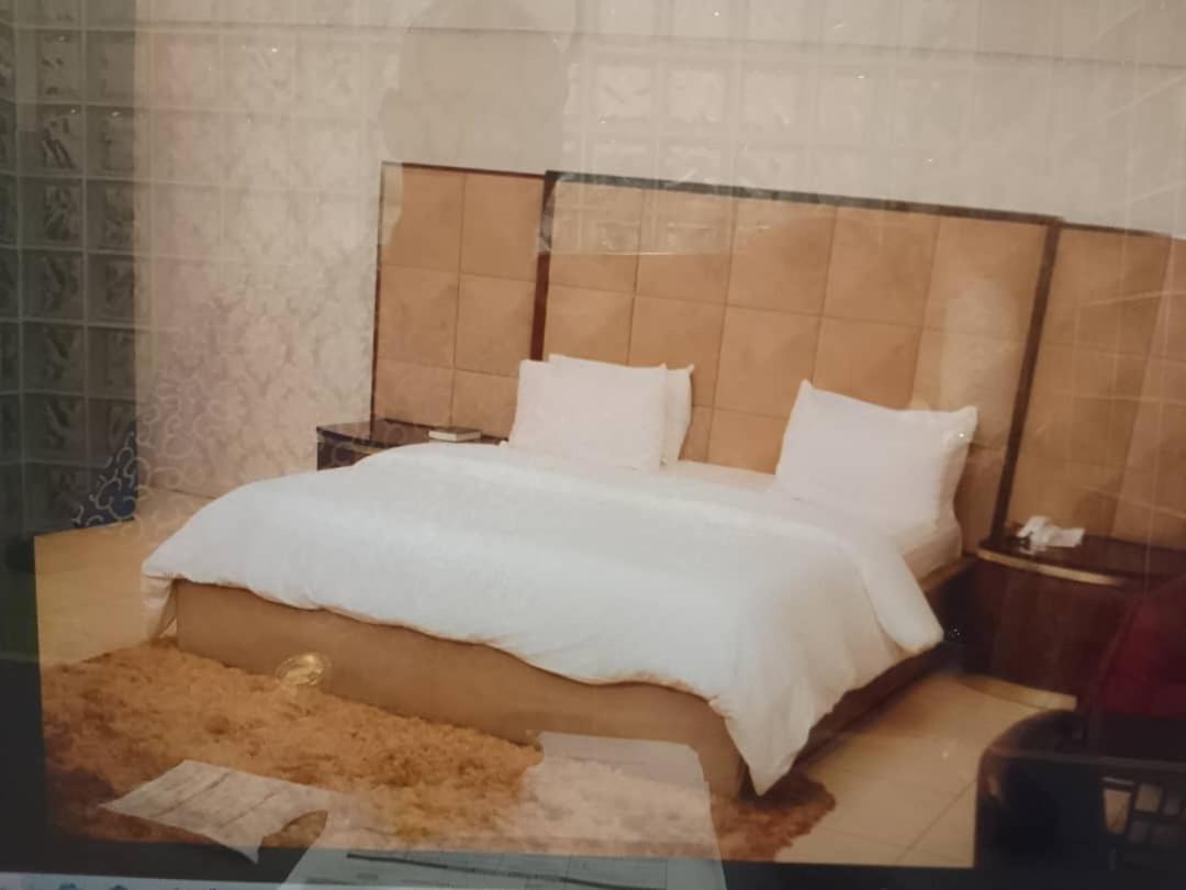 Diamond Lane Hotel Абуджа Экстерьер фото